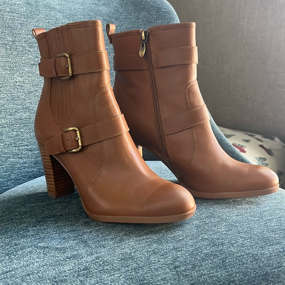 Super cute leather ankle booties